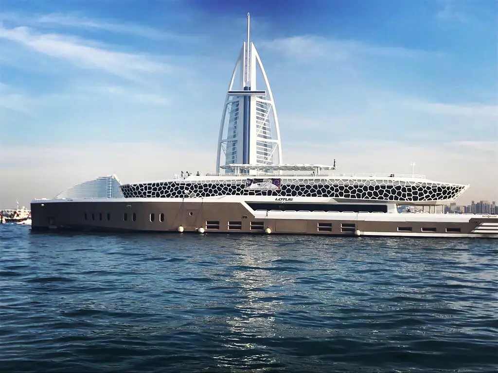 Motivi della popolarità della Lotus Boat di Dubai