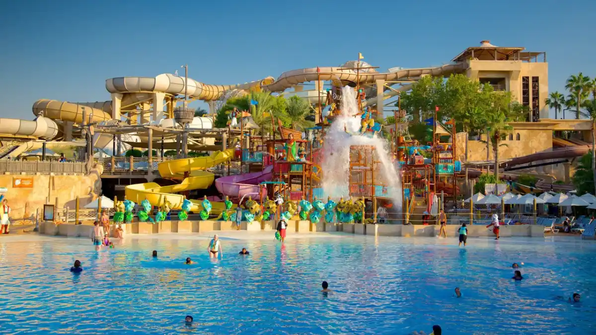 Pagsasaya ng pamilya sa Wild Wadi Park