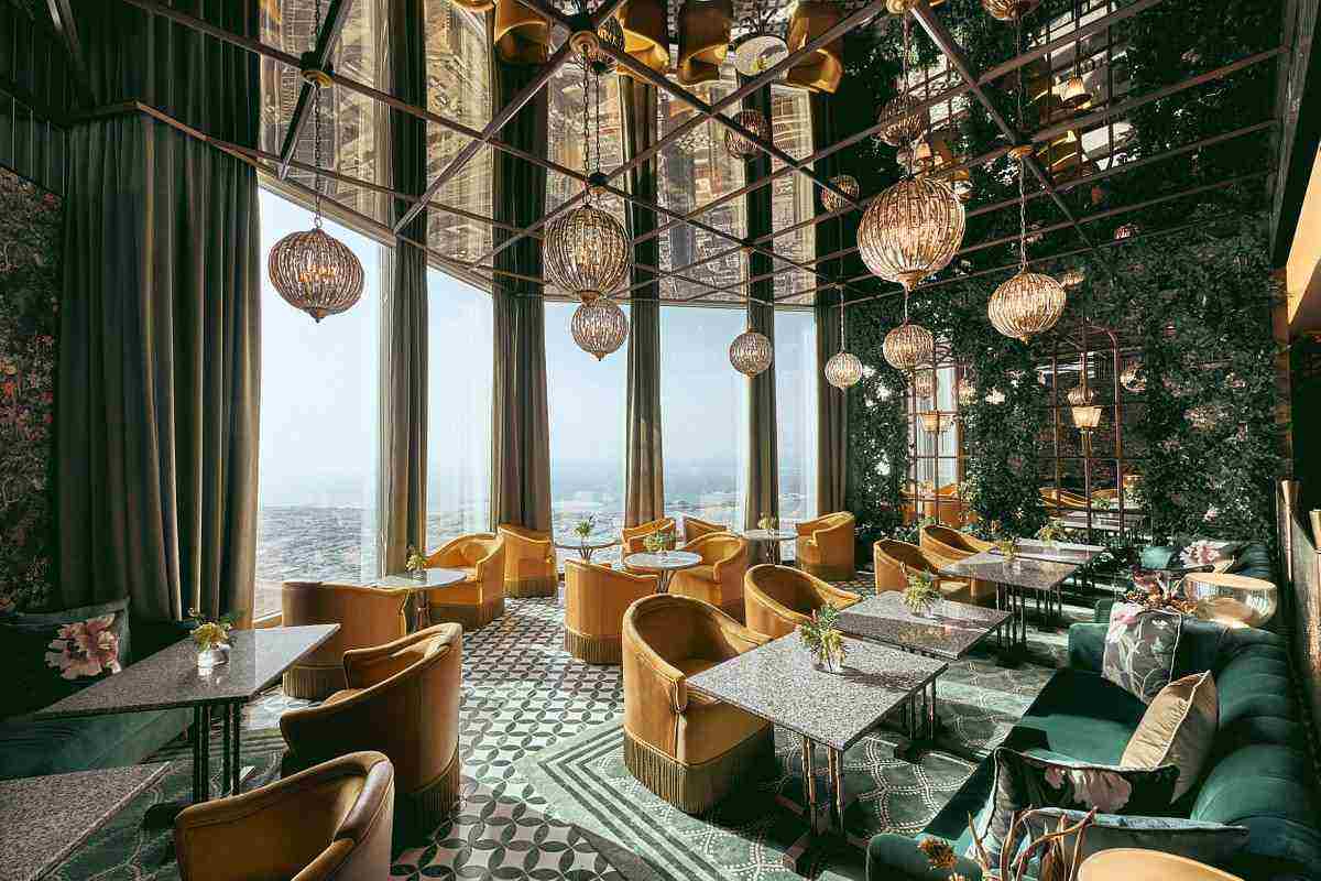 레스토랑 아트모스피어의 입구는 어디인가요?