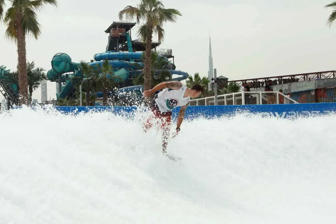 Esperienza di surf simulato